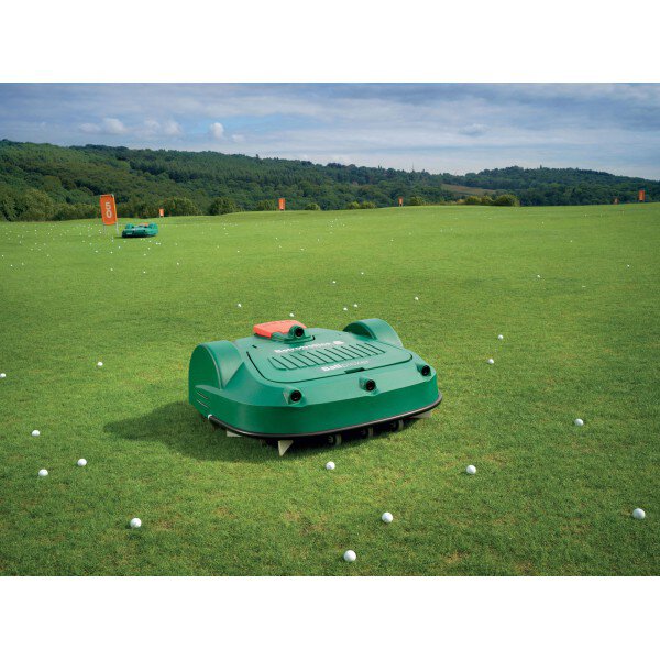 Robot nhặt bóng golf